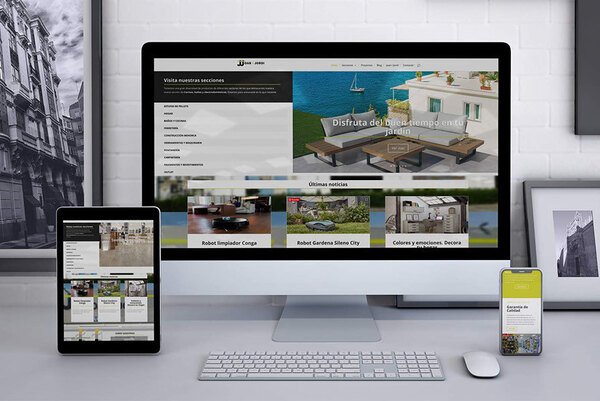 Foto en la que se presenta un diseño de pagina web en Menorca en diferentes dispositivos
